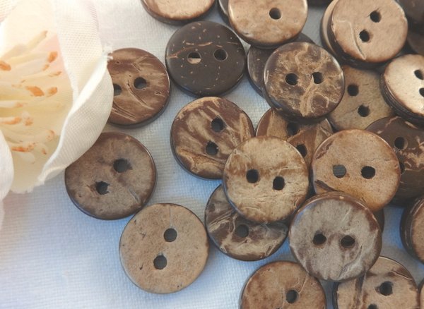 Buttons 20mm coconut wood 5 pieces brown round